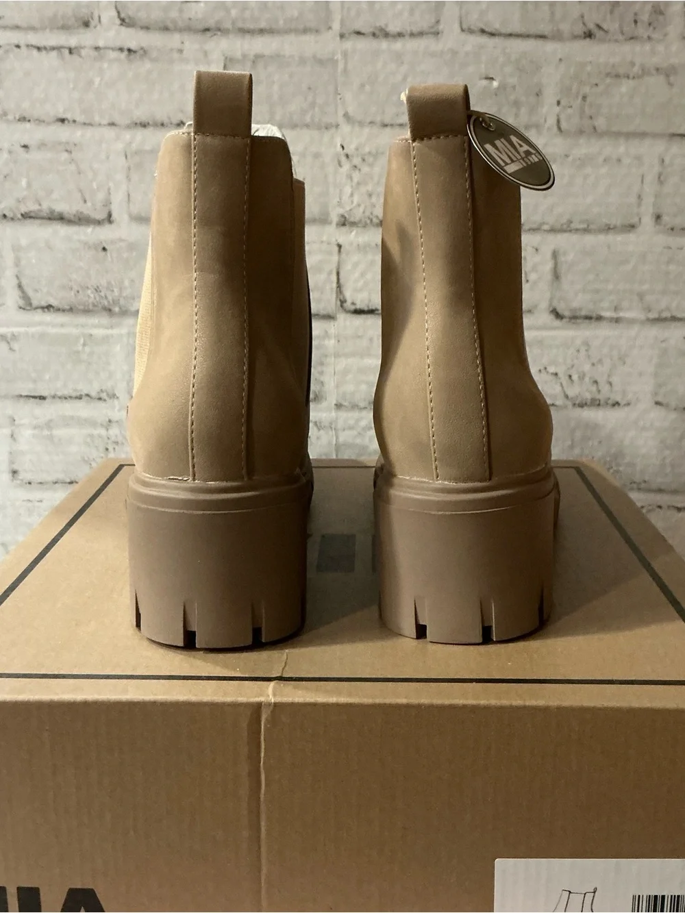 MIA Ivy Lug Sole Women’s Size 8.5 Chelsea Boot